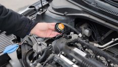 Какво означава емулсията върху пръчката и капачка на маслото