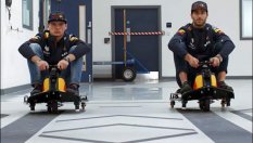 Пилотите на Red Bull си спретнаха нестандартно състезание (ВИДЕО)
