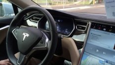 Tesla обърка дете с пътен конус