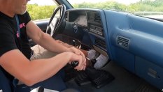 Какво се случва, ако включиш задна със 70 км/ч?