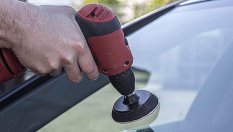 Полиране на предно стъкло: евтино решение на проблемите или поредната измама