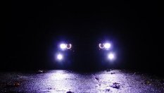 Коя е най-безопасната скорост за пътуване през нощта?