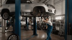 Как да изберем двуколонен подемник?