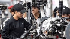 Под натиска на синдикатите Tesla увеличава заплатите на работниците