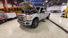 След 2 млн. км този Ford F-350 още е с оригиналния си мотор
