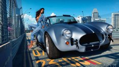 Перфектната комбинация - невероятни коли и красиви момичета