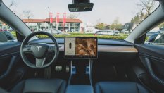 Google се присмя на автопилота на Tesla