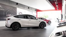 Tesla има тайна клауза, с която пречи на преподажбите на нейни коли