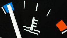 Защо двигателят не загрява до работна температура?