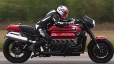 Мотоциклет с двигател на Viper счупи рекорд за скорост