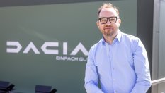 Как Dacia успря да отмъкне дизайнера на Aston Martin