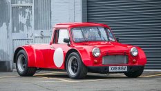 Продава се най-откаченият пикап в историята