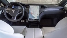 Tesla смята вече да следи дишането и съдържанието на джобовете ви