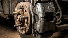 Как да се справим със скърцащи спирачки