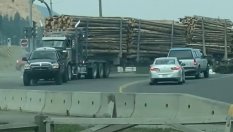 Не може да бъде: американски пикап тегли с 60 тона над лимита си