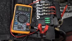 Защо акумулаторът се изтощава бързо