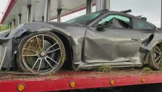 Футболна звезда съсипа Porsche 911