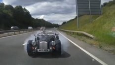 Спортна кола се врязва в кросоувър на Audi