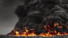 Вижте как гори най-голямото сметище за гуми в света 