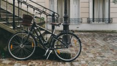 Автомобилните реклами във Франция трябва да показват... велосипеди