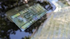 Кой ще ни върне по 32 милиона лева годишно за безсмисления екостикер?