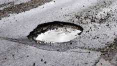 Дупки на пътя оставиха стотици шофьори без книжки