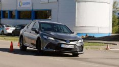 Хибридната Toyota Camry не се посрами на „Лосовия тест“