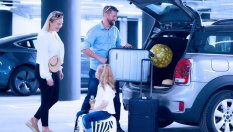 Луксозни автомобили на руснаци задръстиха летището в Хелзинки