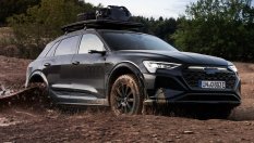 Audi Q8 e-tron получи версия Dakar