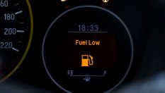 Ще изгори ли бензиновата помпа от каране „на червено"?