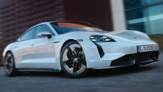 Роналдо подари Porsche Taycan на годеницата си