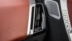 BMW iX е първият електромобил с диамантени говорители