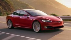 Собственици съдят Tesla за намален пробег
