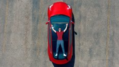 Какво се случва с Tesla Model 3 след 41 842 км пробег? (ВИДЕО)