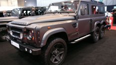 Land Rover Defender 6x6 се появи в Женева