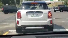 Защо задните мигачи на Mini светят грешно?