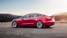 Tesla Model 3 се оказа със смешен дефект (ВИДЕО)