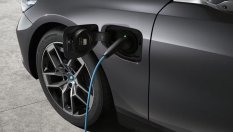BMW предлага на шофьорите да дремнат, докато зареждат електромобилите си