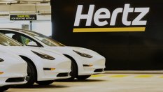 Клиент на Hertz нае Tesla, но плати за бензин