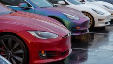 Tesla продължава да прави повече пари от GM и Ford