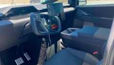 Tesla промени интериора на пикапа си