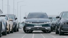 Hyundai Ioniq 5 се научи да се върти на място и да се движи  по диагонал