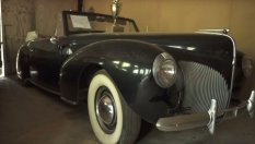 Уникална селска колекция от 100 редки автомобила (ВИДЕО)