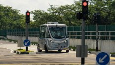 Безпилотен автобус удари пешеходец във Виена