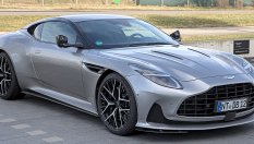 Aston Martin ще прави бензинови коли, докато хората ги искат