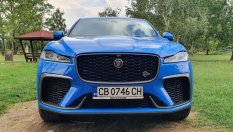 Зад границата на здравия разум: Тестваме Jaguar F-Pace SVR