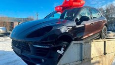 Porsche Macan беше изхвърлено в контейнер за боклук