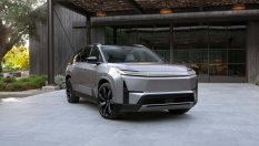 Toyota представи първия си електрически SUV с 3 реда седалки