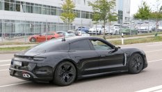 Porsche събра 20 000 заявки за Taycan