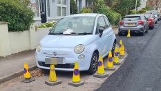 В Англия заключиха Fiat 500 с... конуси